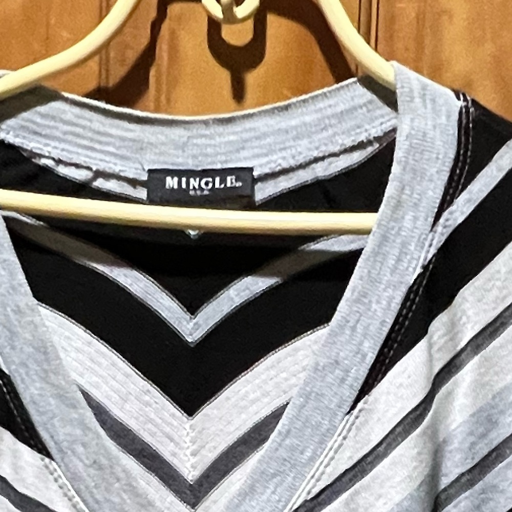 Mingle, med top, black white and grey stripes.